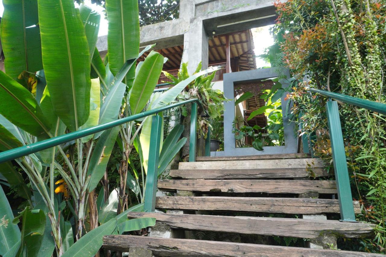 Rumah Stroberi Organic Farm & Family Lodge Lembang Exteriör bild