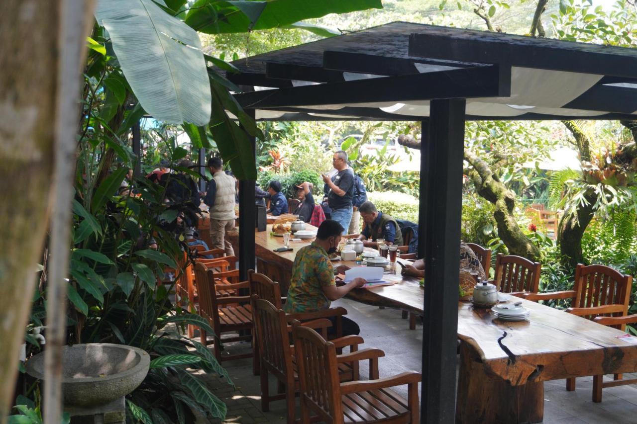 Rumah Stroberi Organic Farm & Family Lodge Lembang Exteriör bild