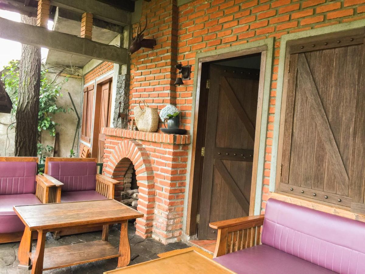 Rumah Stroberi Organic Farm & Family Lodge Lembang Exteriör bild