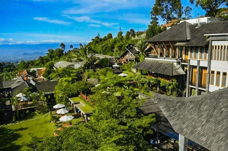 Rumah Stroberi Organic Farm & Family Lodge Lembang Exteriör bild
