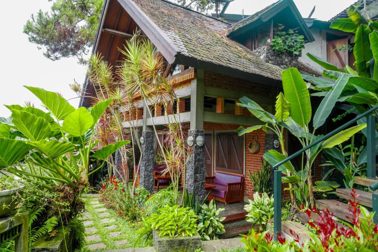 Rumah Stroberi Organic Farm & Family Lodge Lembang Exteriör bild