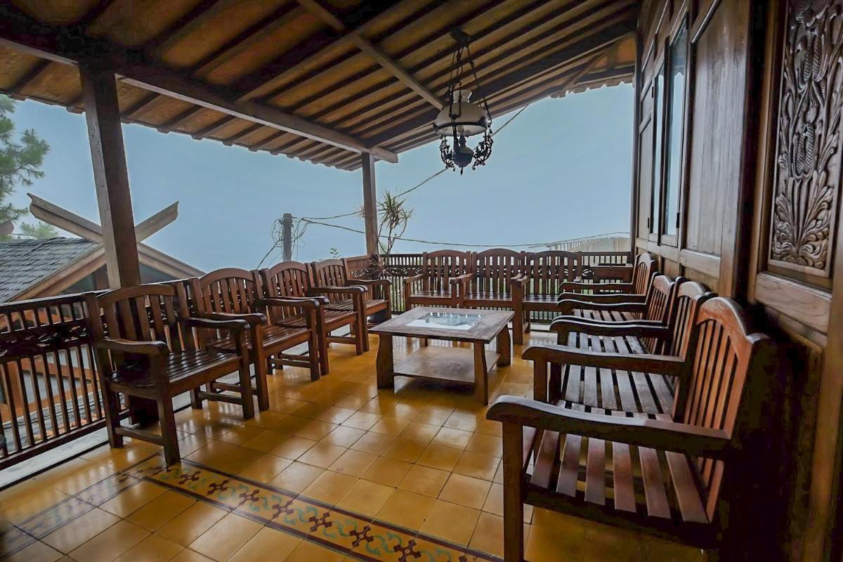 Rumah Stroberi Organic Farm & Family Lodge Lembang Exteriör bild