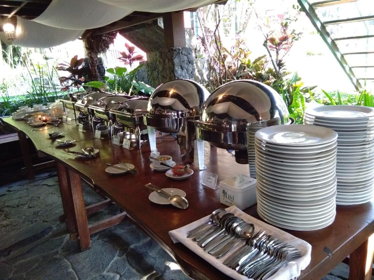 Rumah Stroberi Organic Farm & Family Lodge Lembang Exteriör bild