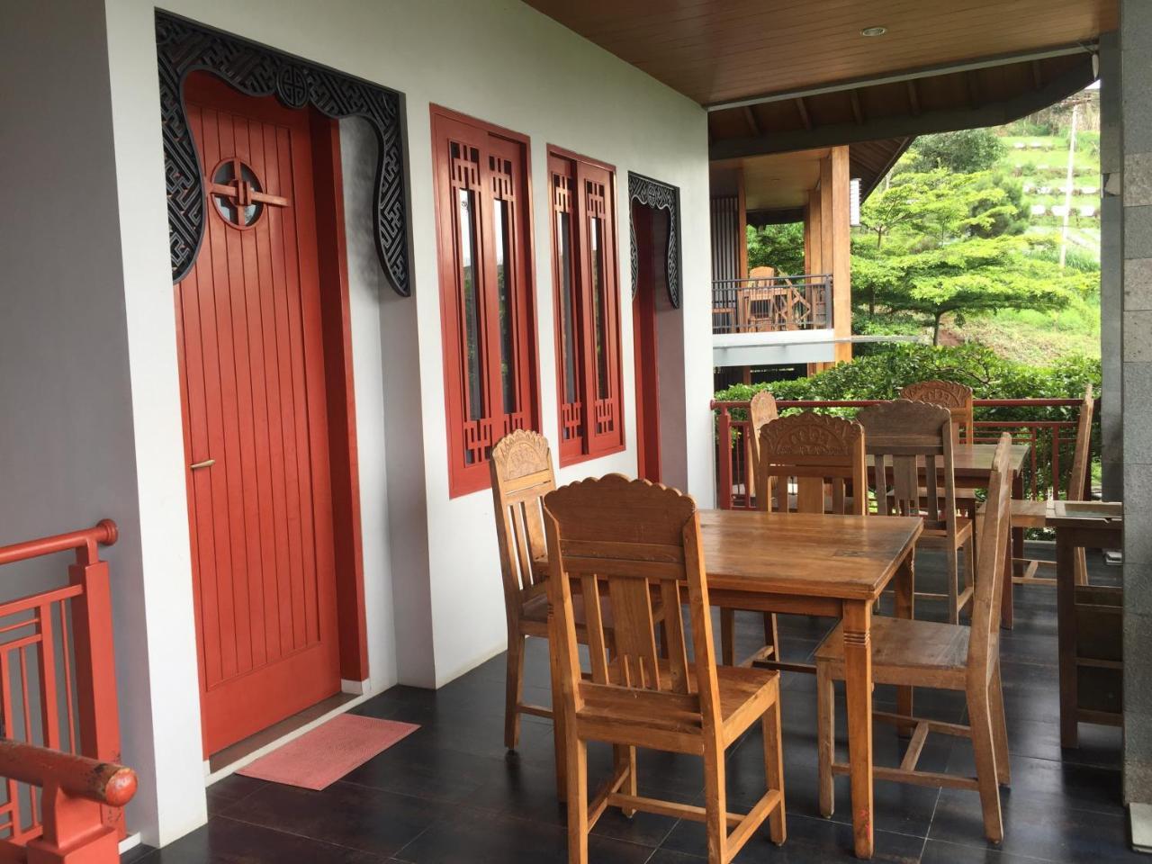 Rumah Stroberi Organic Farm & Family Lodge Lembang Exteriör bild